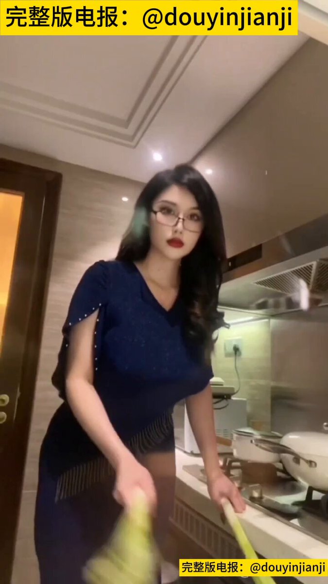 Người mẹ nghiêm nghị và bụ bẫm